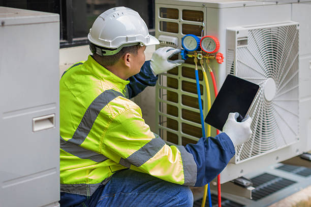 Professional Hvac technician working in Show Low, AZ